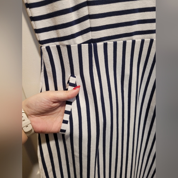 Nautical shift dress from Old Navy. White with navy blue stripes. Medium. - Picture 2 of 8